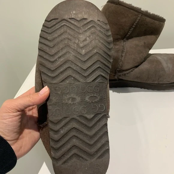 UGGS size 10 - Picture 3 of 4
